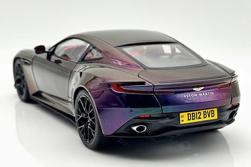 Aston Martin DB12 2023 Цвет хамелеон XGNG_AM002 фото