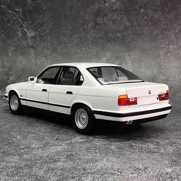 BMW 535i (E34) 1988 113024004 фото