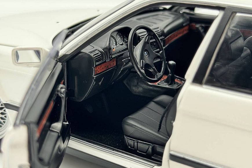 BMW 730i (E32) 1986 113023004 фото