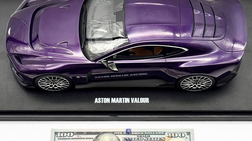 Aston Martin Valour 2023 GT944 фото