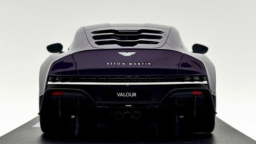Aston Martin Valour 2023 GT944 фото