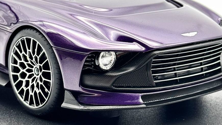 Aston Martin Valour 2023 GT944 фото