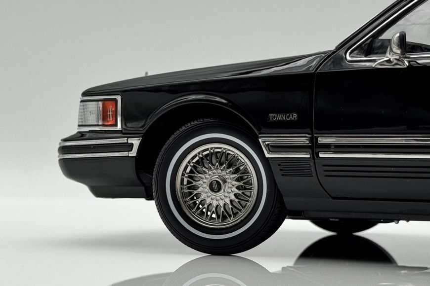 Lincoln Town Car 1993 XILINCBLBL фото