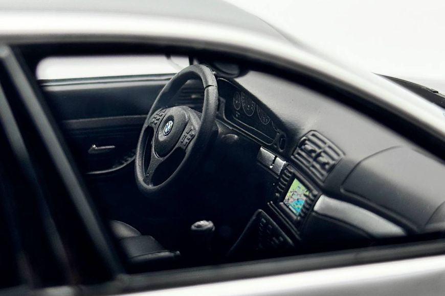 BMW M5 (E39) 2002 OT747 фото
