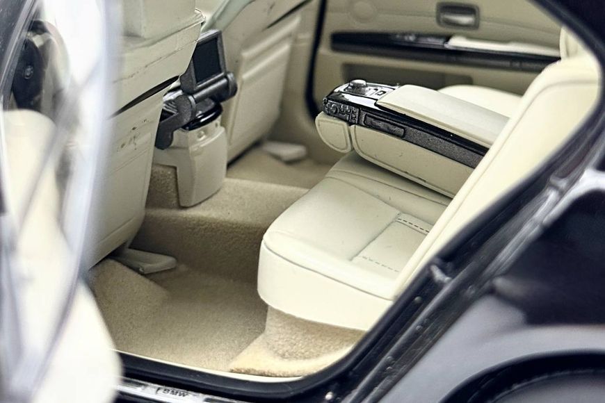 BMW 760 iL (E66 [довга база E65]) 2007 08572BK фото
