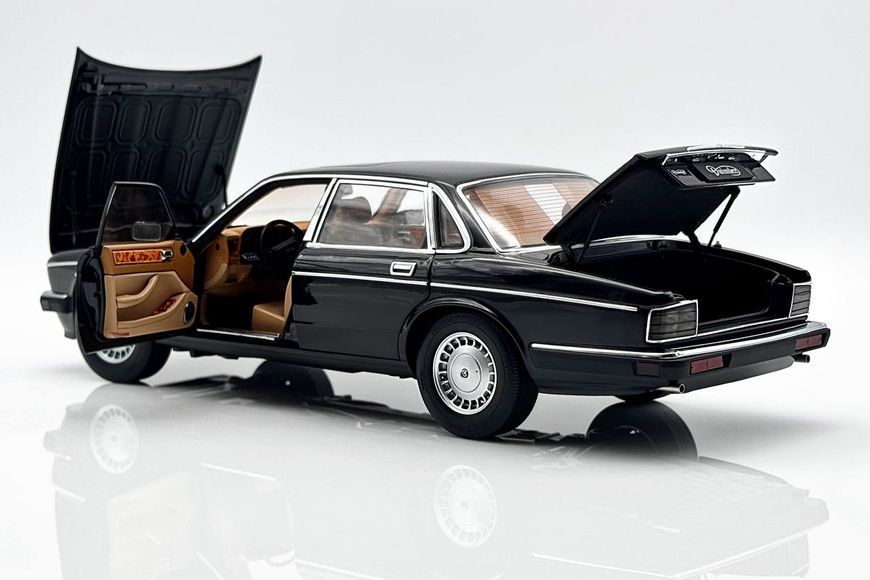 Jaguar Daimler XJ6 (XJ40) ALM810543 фото