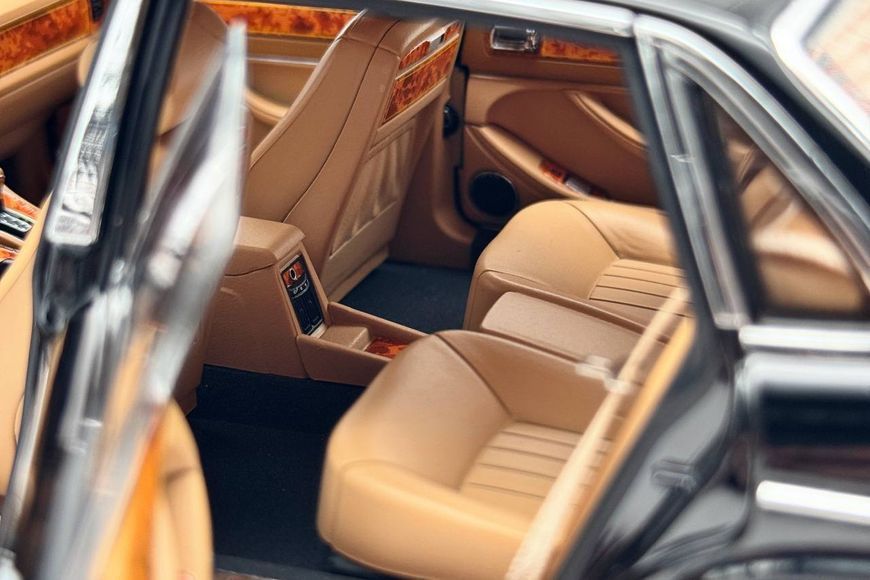 Jaguar Daimler XJ6 (XJ40) ALM810543 фото