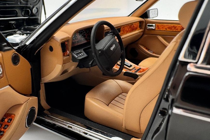 Jaguar Daimler XJ6 (XJ40) ALM810543 фото